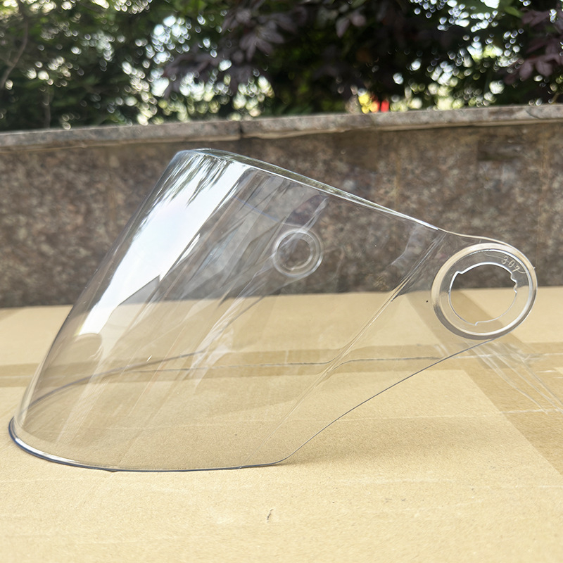 Visor pentru cască de motocicletă și vehicule electrice – protecție solară universală, impermeabil la ploaie, antifog și rezistent la vânt.