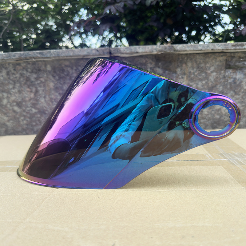 Visor pentru cască de motocicletă și vehicule electrice – protecție solară universală, impermeabil la ploaie, antifog și rezistent la vânt.