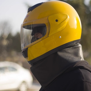 Kaciga za motocikl s integriranim šalom i zaštitom za uši; kompatibilna s punom i otvorenom kacigom; odvojiva topla podstava; zimski dodatak; univerzalna prilagodba
