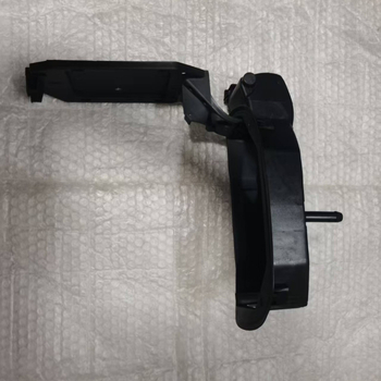 Kapa baze spremnika goriva za Mercedes-Benz C-klase W205 (Modeli: 2056303204/2056305403/2056304404/2056300167). Materijal: Plastika