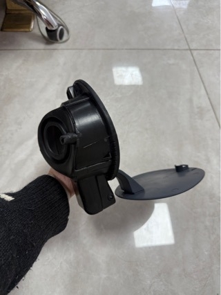 Marbo Oilcover za Volkswagen Polo 11-18 — vanjski poklopac spremnika goriva, kapica za punjenje goriva, kod 6R0809857, materijal: inženjerske plastike