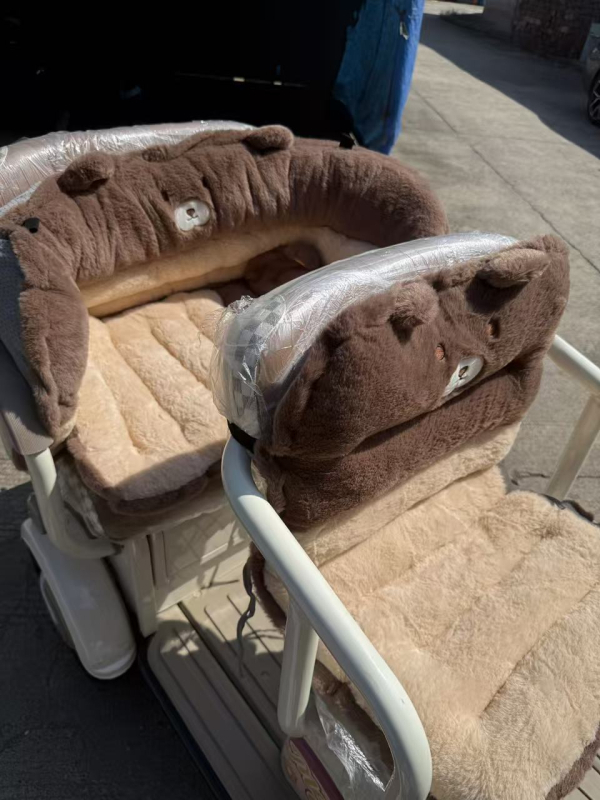 Κάθισμα με ενσωματωμένη πλάτη για ηλεκτρικά τρίκυκλα και σκούτερ ηλικιωμένων — χειμωνιάτικο ζεστό μαξιλαράκι από βελούδινο ύφασμα με γέμισμα βαμβακιού, αντιανεμικό, κατάλληλο για όλα τα μοντέλα