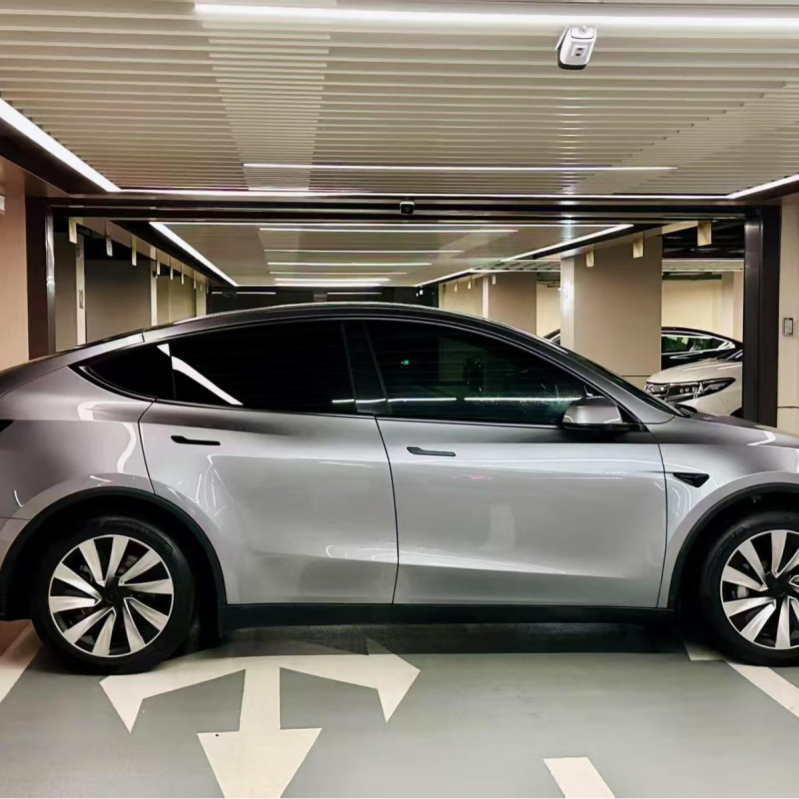 Tesla Model Y 19-inčni dvobojni srebrno-crni zaštitnici sredine kotača