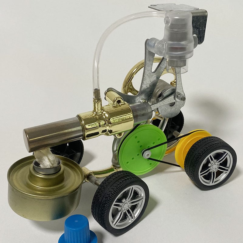 Stirlingi mootori mängumudel, metallkonstruktsiooniga, sobiv 61+ vanusele, hariv aurumasina demonstratsioon