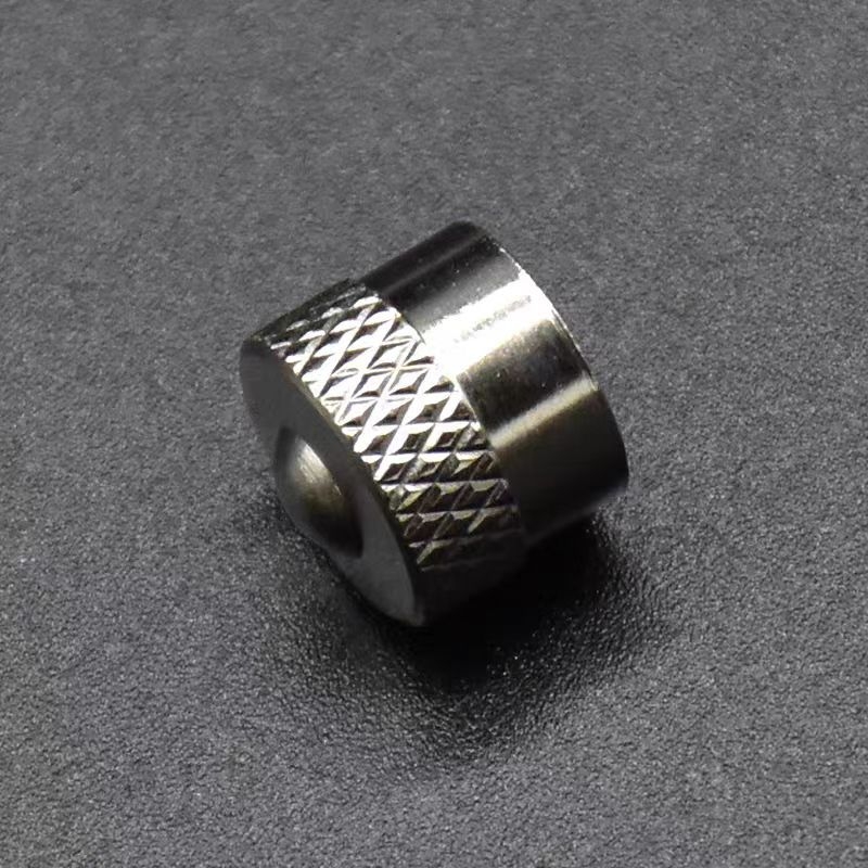 Poklopac ventila automobilske gume s rebrastim uzorkom i mrežastim uzorkom, legura aluminij-magnezij, univerzalno za više modela automobila
