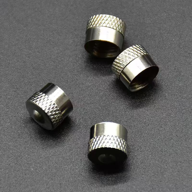 Poklopac ventila automobilske gume s rebrastim uzorkom i mrežastim uzorkom, legura aluminij-magnezij, univerzalno za više modela automobila