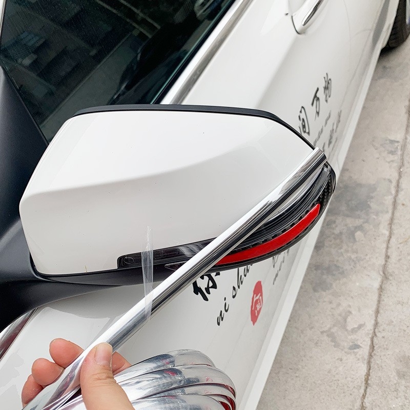 Autóablak díszléc, elektroplatált bevonattal, univerzális illeszkedés, ütközésvédő, automata váltós járművekhez