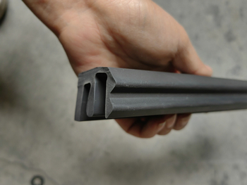 Zaptivna traka za klizno staklo nadstrešnice električnog tricikla za prozorsko okno