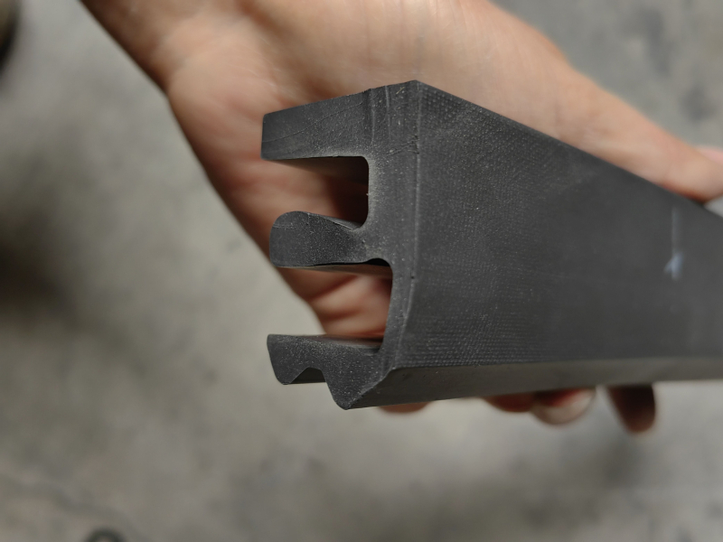 Zaptivna traka za klizno staklo nadstrešnice električnog tricikla za prozorsko okno