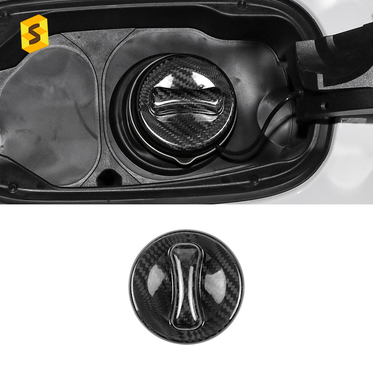 Mercedes-Benz Karbonska pločica za kapu spremnika goriva – Marka: Sha Sha Carbon Fiber; Materijal: karbonska vlakna; Ugradnja: podrška instalaciji