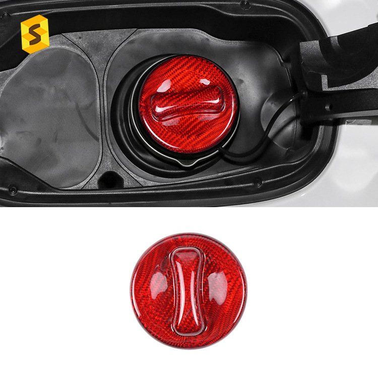 Mercedes-Benz Karbonska pločica za kapu spremnika goriva – Marka: Sha Sha Carbon Fiber; Materijal: karbonska vlakna; Ugradnja: podrška instalaciji