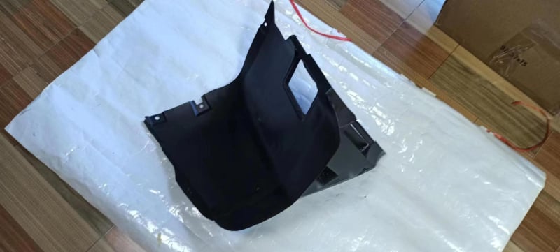 BMW E46 garnitură interioară a aripii față, plastic — numere de piese 51718193812/81251718193811