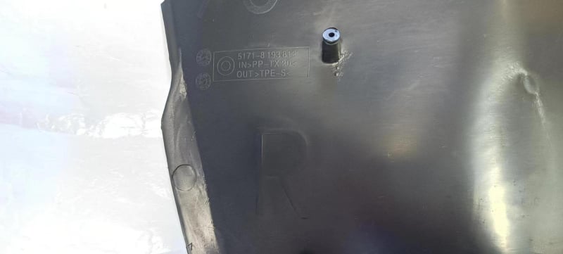 BMW E46 garnitură interioară a aripii față, plastic — numere de piese 51718193812/81251718193811