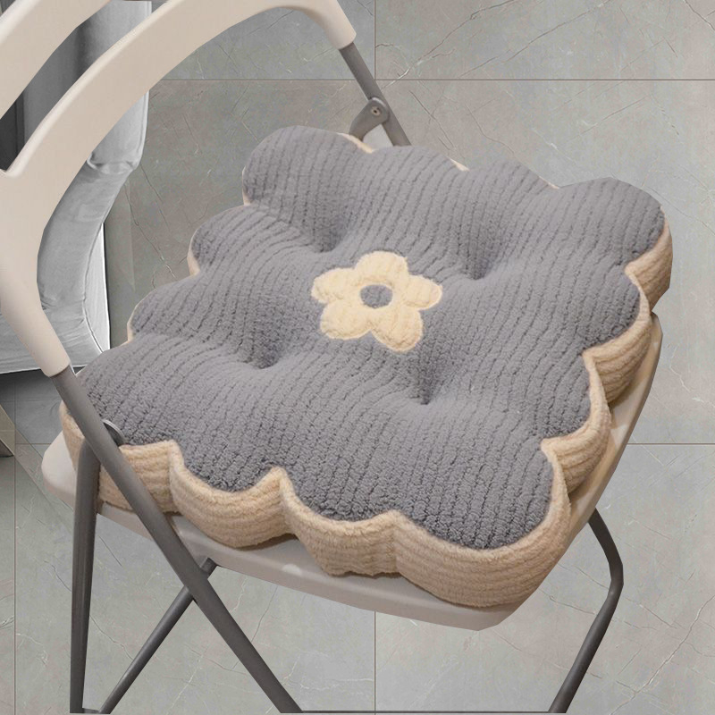 Jastučić za sjedenje, oblik keksa, napuhan, prugasti ili jednodobni uzorak, moderni minimalistički stil