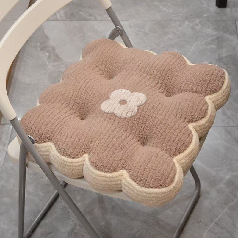 Jastučić za sjedenje, oblik keksa, napuhan, prugasti ili jednodobni uzorak, moderni minimalistički stil