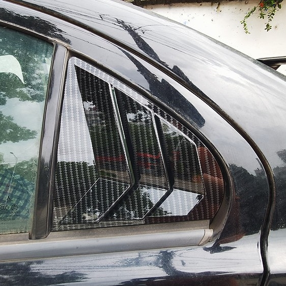 Zadnje trokutaste zaštitne rolete za prozore Mitsubishi Wing God 09-16 – ABS, vanjska dekoracija u stilu Mustang, kompatibilno s MT/manual, prilagodljiva obrada (Materijal: ABS; Primjenjivi modeli: Mitsubishi Wing God 09-16; Mjenjač: MT/manual)