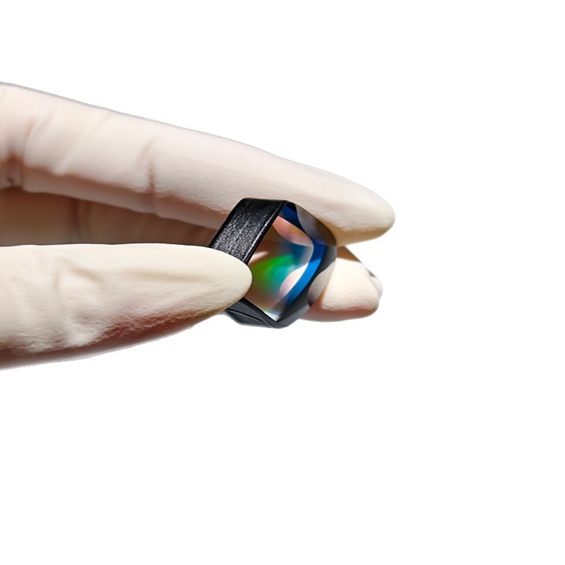 Haoxuan különleges formájú vörös pont lencséje, achromat vörös pont, piros-zöld dupla hatású fényvisszaverő bevonat, astigmatizmus-korrekció; alkalmas űripari, orvosi, katonai és optikai alkalmazásokra.