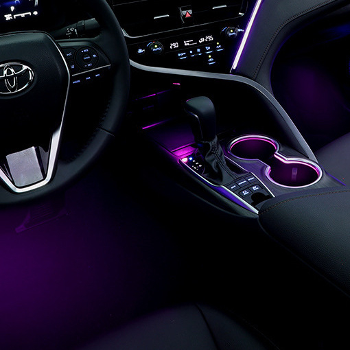 64 boja LED rasvjeta za područje gumba na volanu i držač čaša, Camry 2018–2023; materijal: uvezeni inženjerski plastici; prilagodba: da