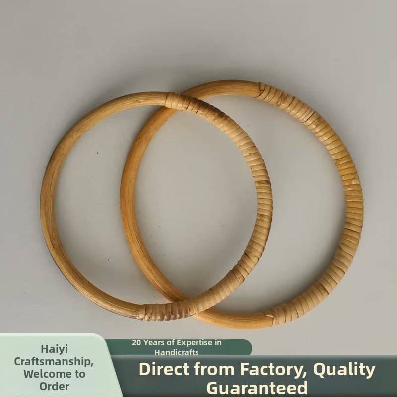 Κυκλική λαβή τσάντας από ρατάν - υφαντός δακτύλιος, άνοιξη 2025, αστικός μινιμαλισμός, αξεσουάρ αποσκευών