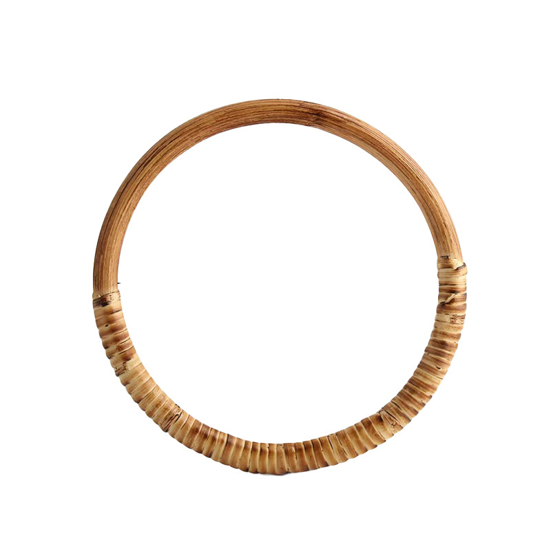 Κυκλική λαβή τσάντας από ρατάν - υφαντός δακτύλιος, άνοιξη 2025, αστικός μινιμαλισμός, αξεσουάρ αποσκευών