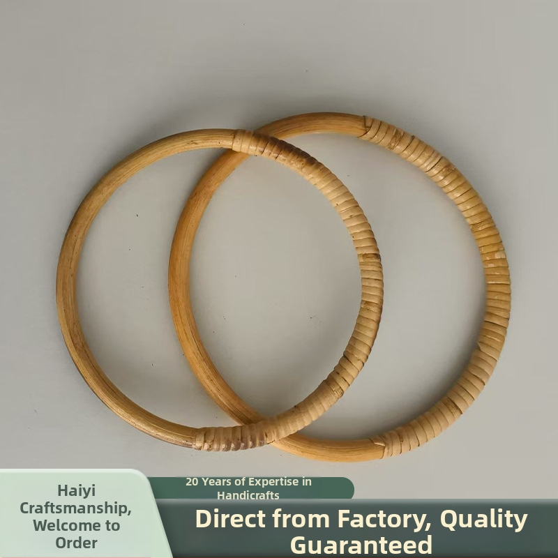 Kruhová rúčka na tašku z ratanu - tkaná kruhová rúčka, jar 2025, mestský minimalizmus, doplnky na batožinu