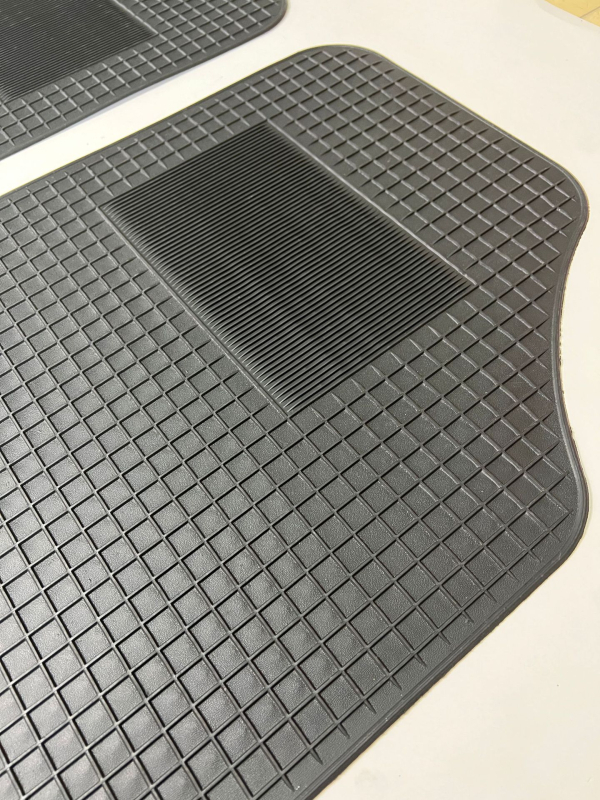 Автомобилни подложки за пода, PVC антихлъзгащи, водоустойчиви и износоустойчиви, универсален модел, без лого, възможна персонализация