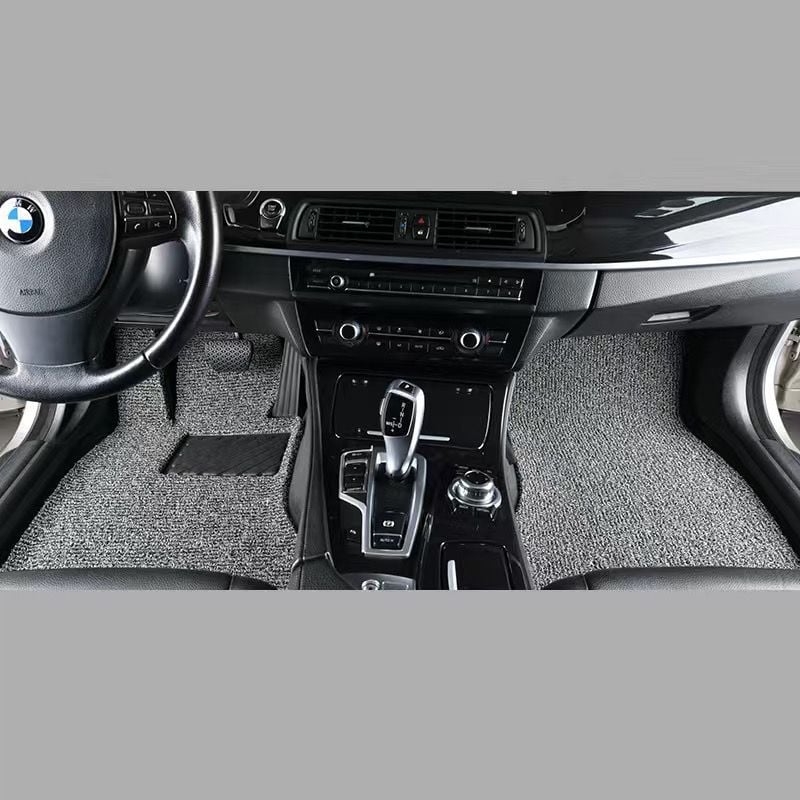 Gumeni podni tepih tipa tepih za petosjed automobil; otporan na habanje; vodootporan.