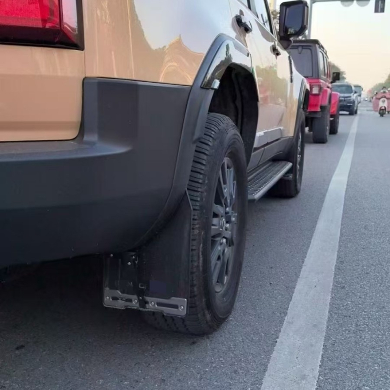 Blatnik Fender za LC250 Prado, plastični, kompatibilan s LC250 Prado, model Fender