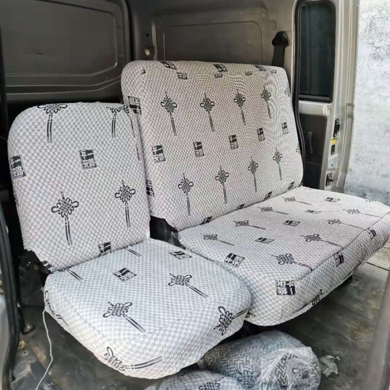 Navlaka za sjedalo za kombi s 7–8 sjedala — sve sezone, ventilacija, rubno šivanje, minimalistički stil, drvena površina