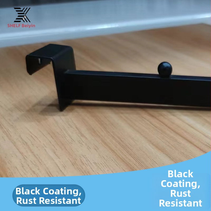 Háčiky zo štvorcovej trubky pre stojan na vystavenie v obchode – hrubé háčiky na ponožky a doplnky k mobilu, model 1, materiál: železo, povrchová úprava: sprej plast