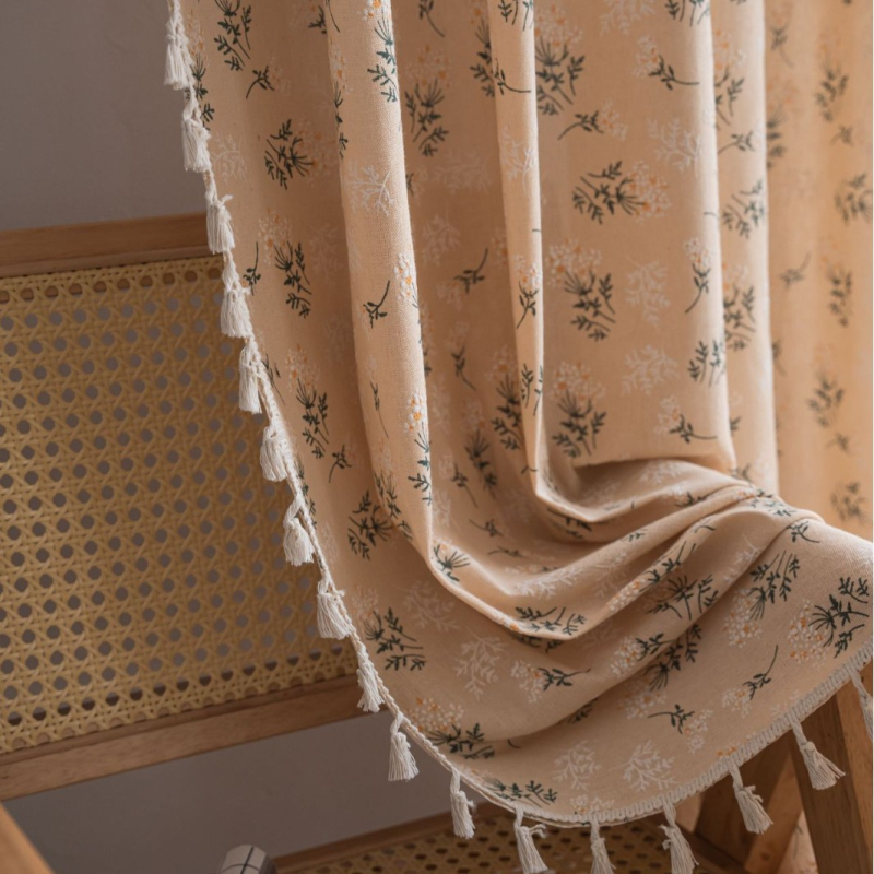 Ablakfüggöny virágos mintával, pamut anyag, 90% fő alkotóelem, nyomtatás, félig átlátszó árnyékolás, modern minimalista stílus