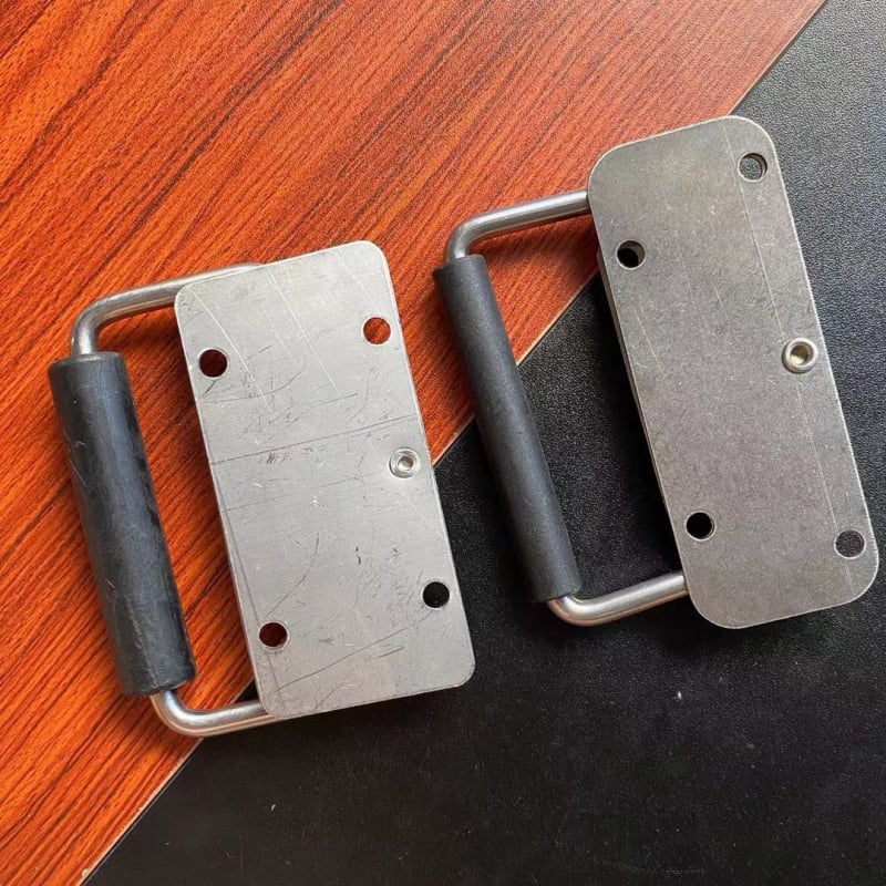 304 rozsdamentes acélból készült fogantyú szerszámtartókhoz és dobozokhoz bőr fogantyúval (szegecselt csatlakozás; felületkezelés: rezgő csiszolás; készülékekhez, szállító dobozokhoz és repülő dobozokhoz)