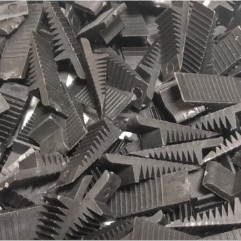 Inserție de fixare a sticlei pentru uși și ferestre din aluminiu cu întrerupere termică; montaj în spațiu gol; cleme de prindere; tampoane de strângere; anti-slăbire; material plastic