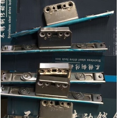 Kétirányú zárdobozt alumínium ablakokhoz, 304 rozsdamentes acélból, 60 mm zártest, középpontok 30/25/10 mm