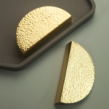 Drška za vrata ormarića - kaljena mesingana, kovana, model BYCW001 (BYCW001, Brass, Forging, Cabinet door)