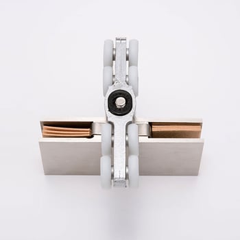 Négyzet alakú üveges ajtó függő görgő — Anyag: Vas/Rozsdamentes acél; Modell: 4015; Márka: Titanium Ya; Kötélbarázda sugár: 23; Feldolgozás: Mintavételes testreszabás