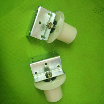 Roată ghidaj cu rulment și canelură de ghidare – Plastic și oțel galvanizat, piese ștanțate, personalizabil