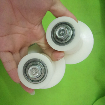 Roată ghidaj cu rulment și canelură de ghidare – Plastic și oțel galvanizat, piese ștanțate, personalizabil