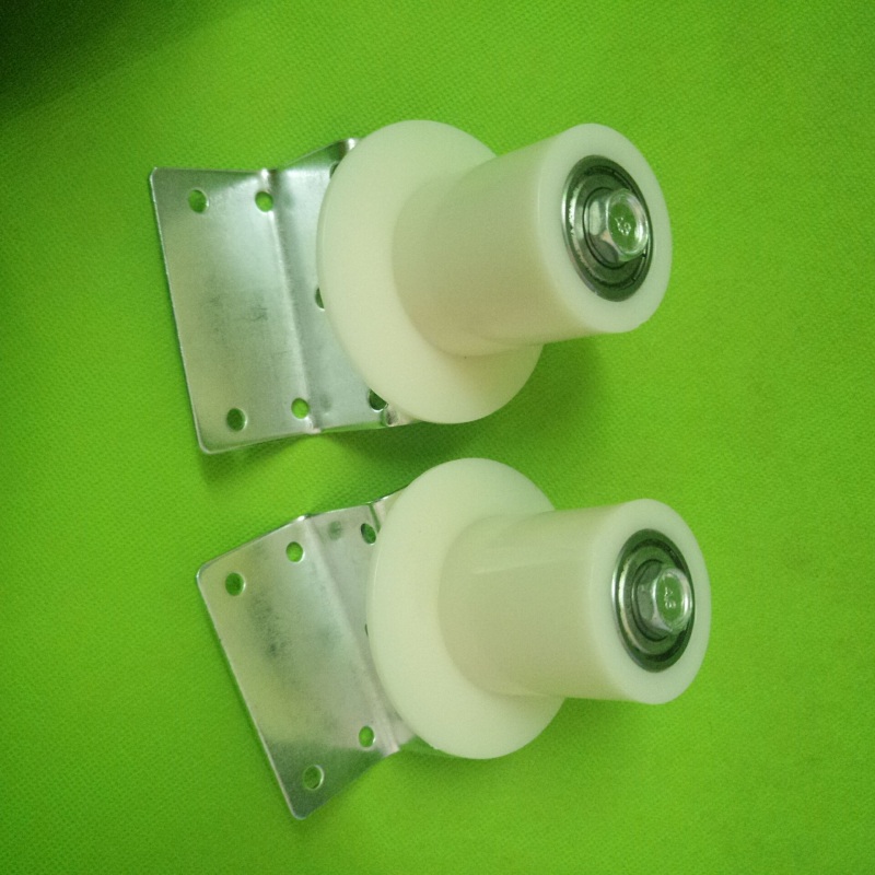 Roată ghidaj cu rulment și canelură de ghidare – Plastic și oțel galvanizat, piese ștanțate, personalizabil