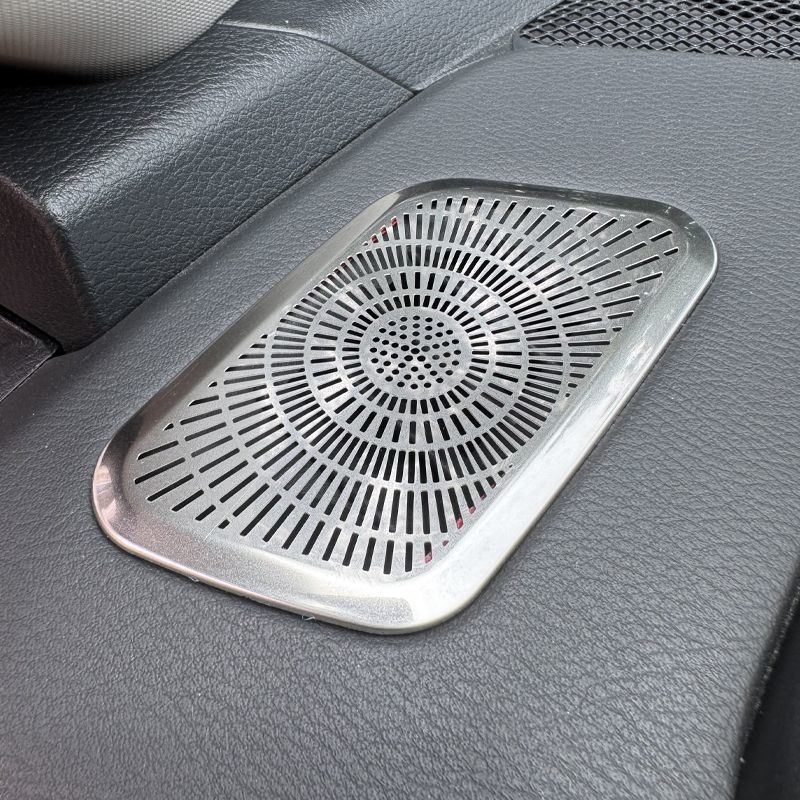 Autocolant magnetic pentru bord Nissan Teana – protecție pentru ventilația stânga/dreapta, metal, model zgâriat, brand Kook, Nr. de produs 740382924571