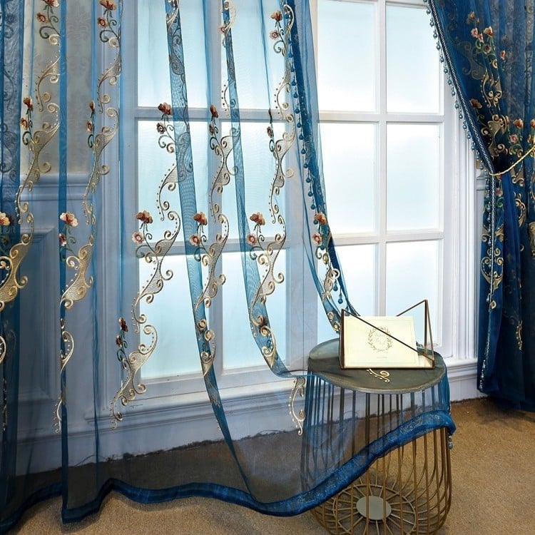 Draperie transparentă brodată, stil european, material poliester, broderie, umbrire parțială 40-70%