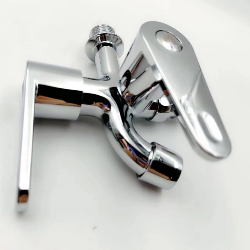 Robinet pentru mașina de spălat montat în perete: o intrare și două ieșiri; corp din aliaj de zinc; disc ceramic al valvei; interval de funcționare 0–90°C