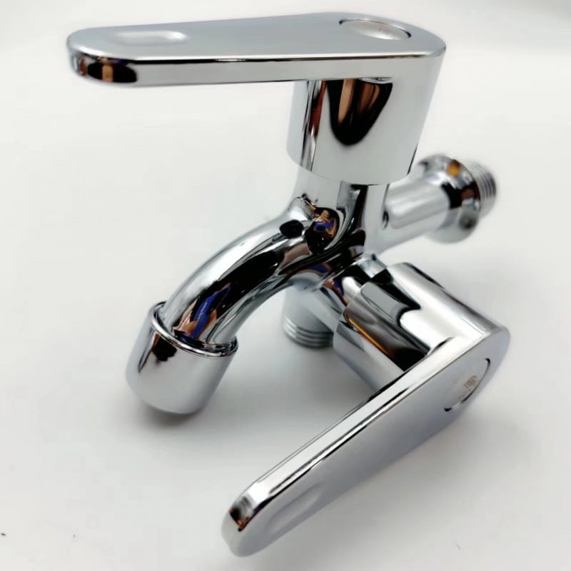 Robinet pentru mașina de spălat montat în perete: o intrare și două ieșiri; corp din aliaj de zinc; disc ceramic al valvei; interval de funcționare 0–90°C