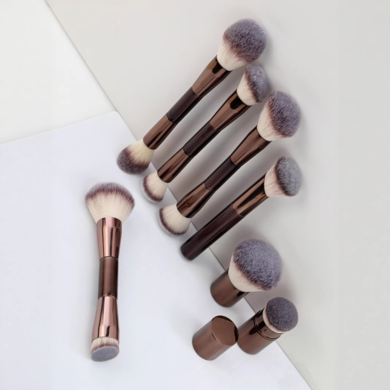 7 τεμάχια διπλής όψης σετ πινέλων μακιγιάζ με ξύλινες λαβές, συνθετικές τρίχες, περιλαμβάνει πινέλα για βάση, πούδρα, ρουζ και contour, σε θήκη μεταφοράς