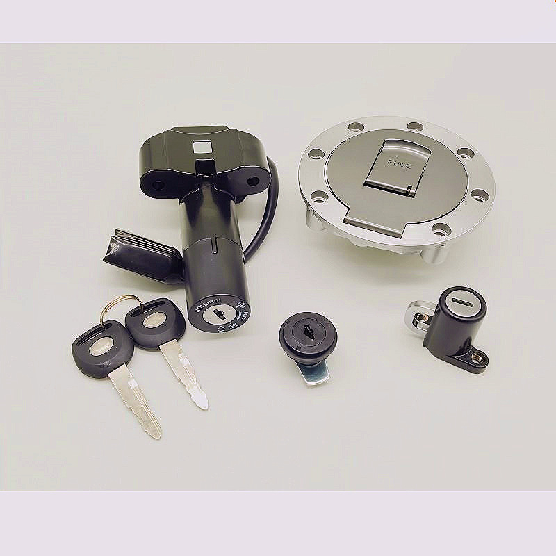 Zár készlet QM125-3K és QM125-2-hez kulcsokkal, gyújtáskapcsolóval és üzemanyag-tankfedéllel — CF125J/CF150J, Vas, cikkszám RY-0203