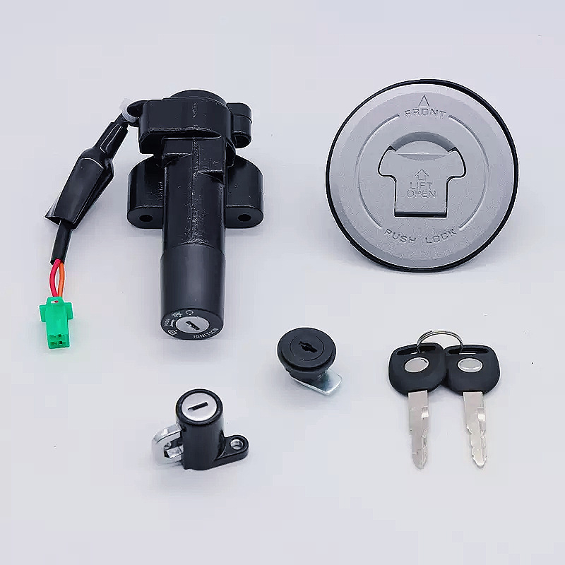 Zár készlet QM125-3K és QM125-2-hez kulcsokkal, gyújtáskapcsolóval és üzemanyag-tankfedéllel — CF125J/CF150J, Vas, cikkszám RY-0203