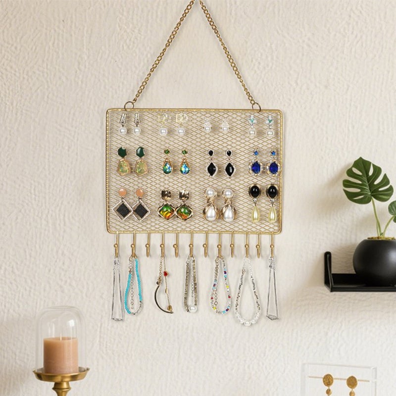 Ehete stend – metallkonstruktsioon; kuju: võrk-akna tüüpi kinnitatud konksuga; üks tasand; raua kunstiteos; kõrge kvaliteediga stiil