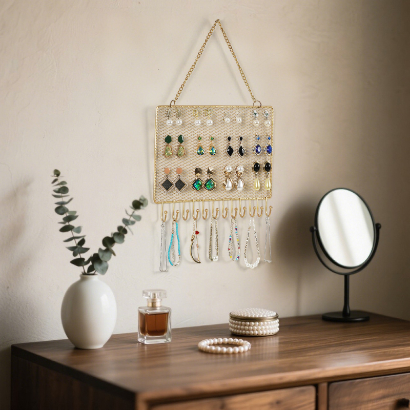 Ehete stend – metallkonstruktsioon; kuju: võrk-akna tüüpi kinnitatud konksuga; üks tasand; raua kunstiteos; kõrge kvaliteediga stiil