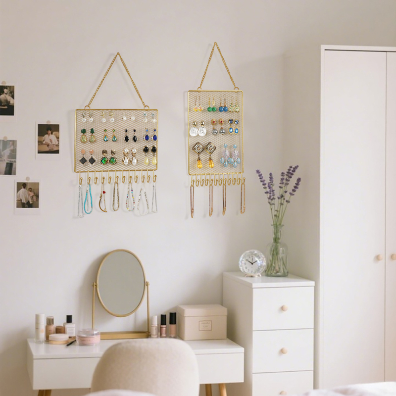 Ehete stend – metallkonstruktsioon; kuju: võrk-akna tüüpi kinnitatud konksuga; üks tasand; raua kunstiteos; kõrge kvaliteediga stiil