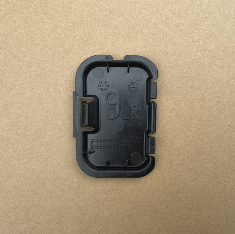 Калник за BMW 3 серия E90 – пластмасов